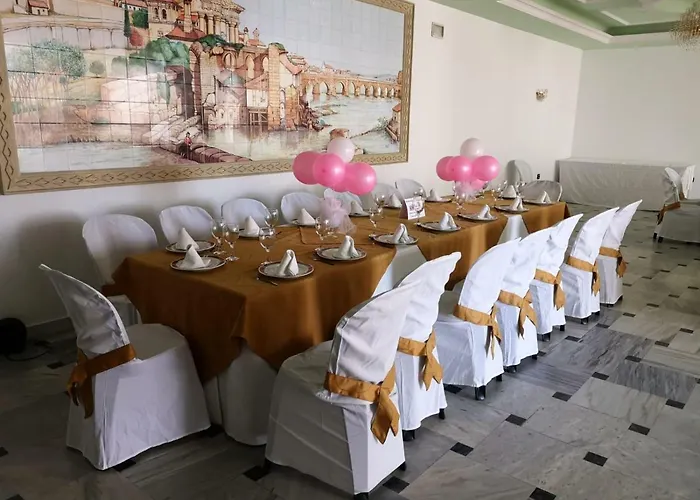 La Lancha Hotel *