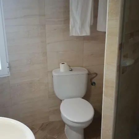 La Lancha Hotel *
